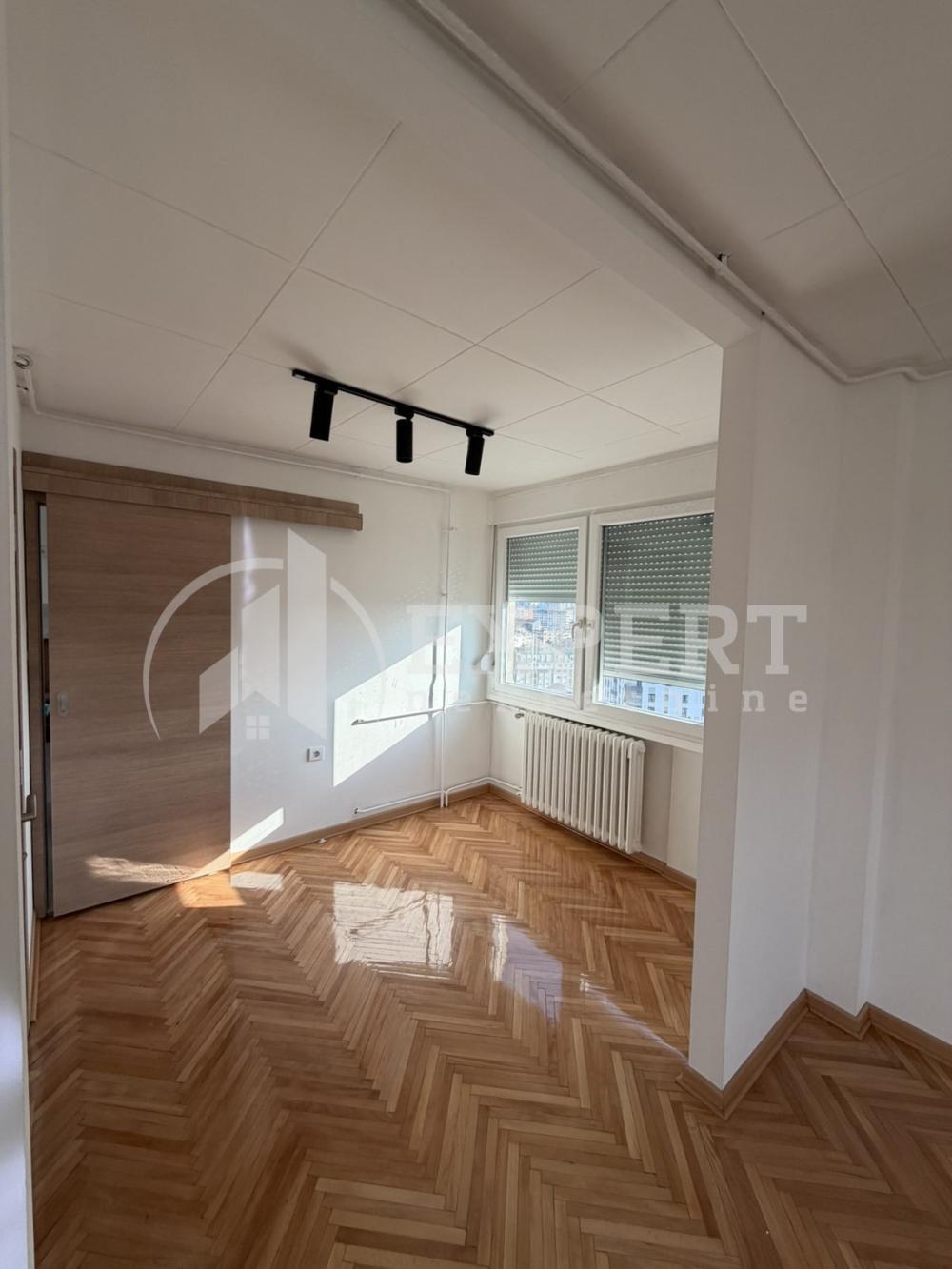 Glavna slika -Stan u zgradi, uknjižen, grejanje na struju, oglas ID p-016066