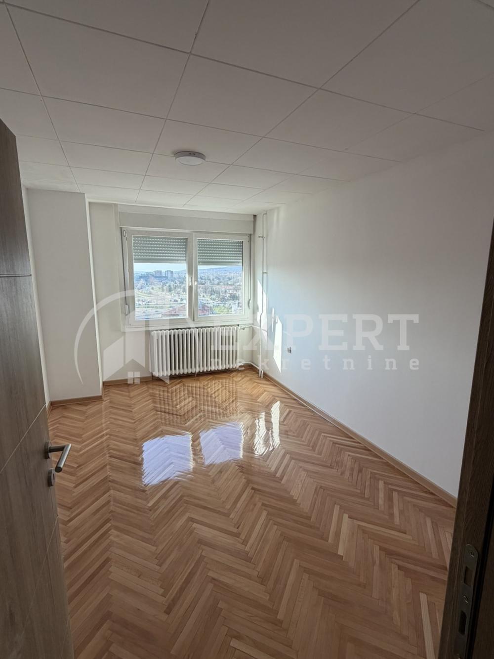 Slika 7 - Stan u zgradi, uknjižen, grejanje na struju, oglas ID p-016066