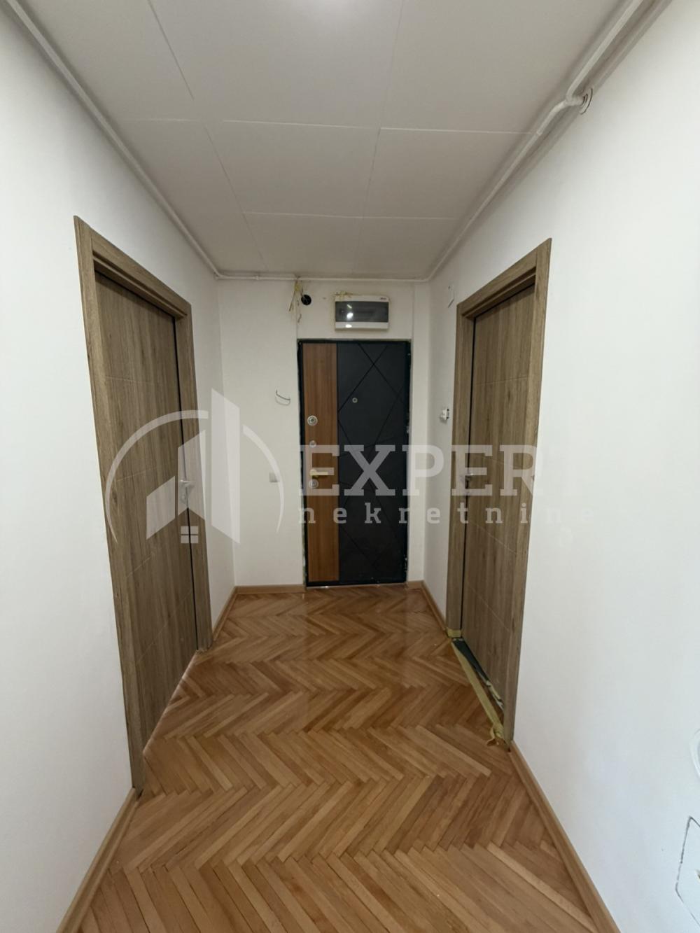 Slika 1 - Stan u zgradi, uknjižen, grejanje na struju, oglas ID p-016066