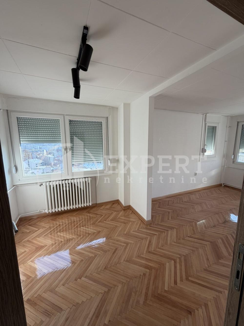 Slika 3 - Stan u zgradi, uknjižen, grejanje na struju, oglas ID p-016066