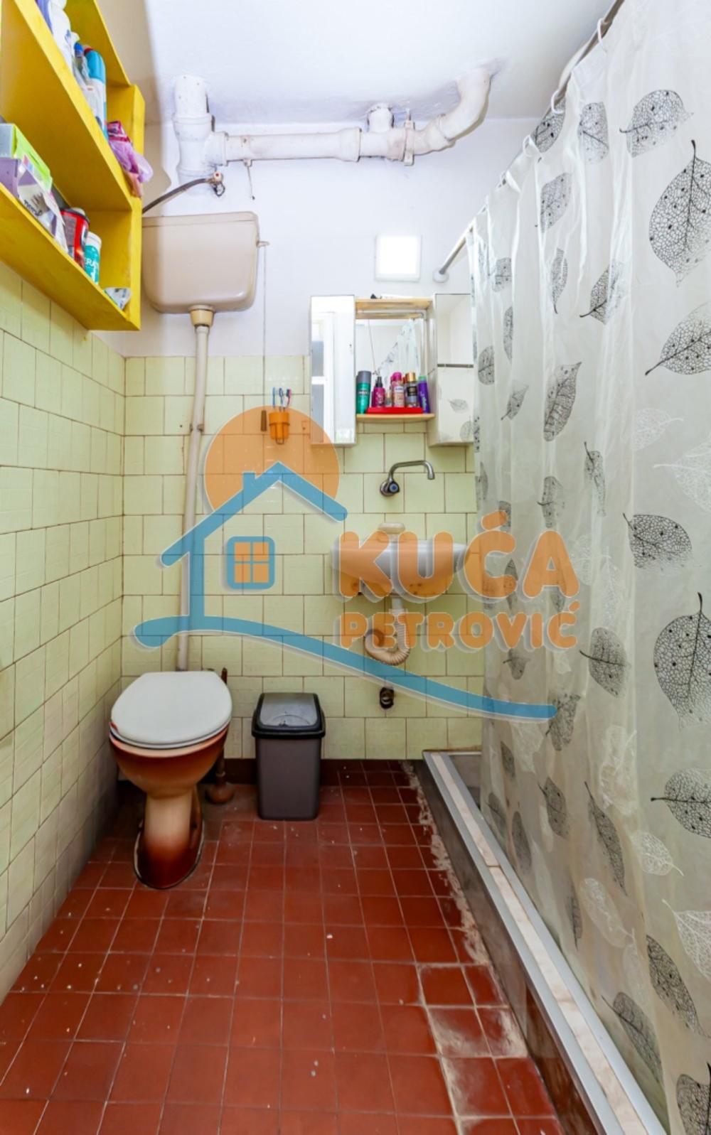 Slika 5 - Stan u zgradi, grejanje na struju, oglas ID p-016054