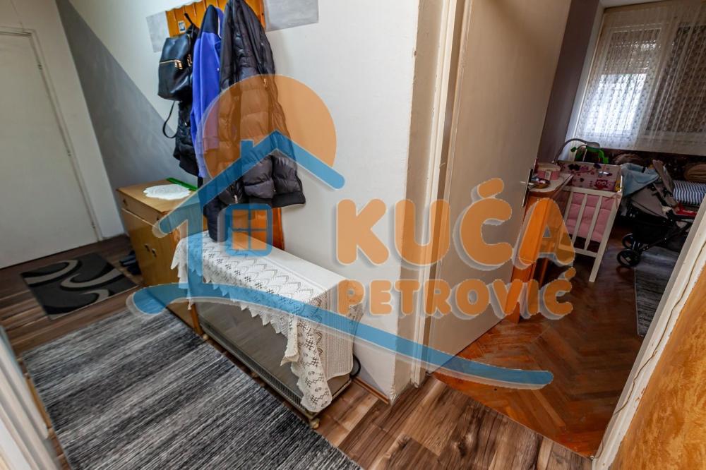 Slika 3 - Stan u zgradi, grejanje na struju, oglas ID p-016054