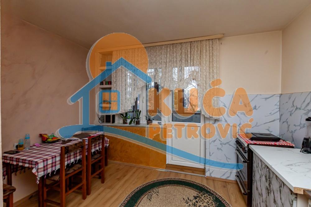 Slika 1 - Stan u zgradi, grejanje na struju, oglas ID p-016054