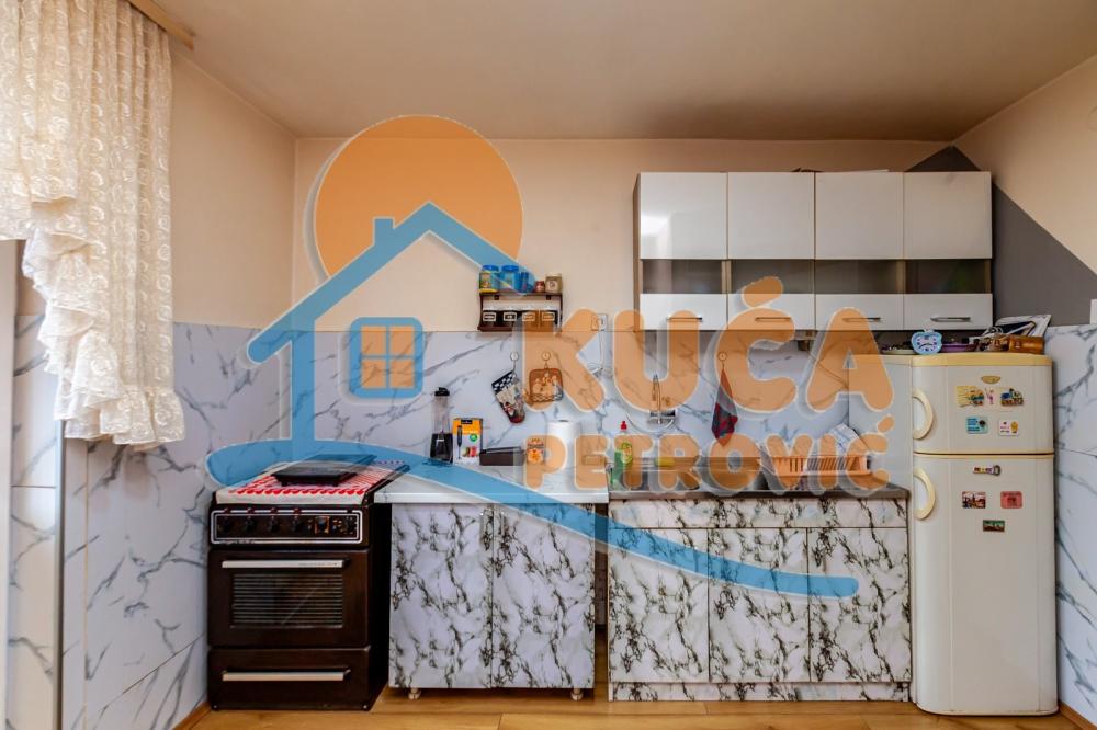 Slika 4 - Stan u zgradi, grejanje na struju, oglas ID p-016054