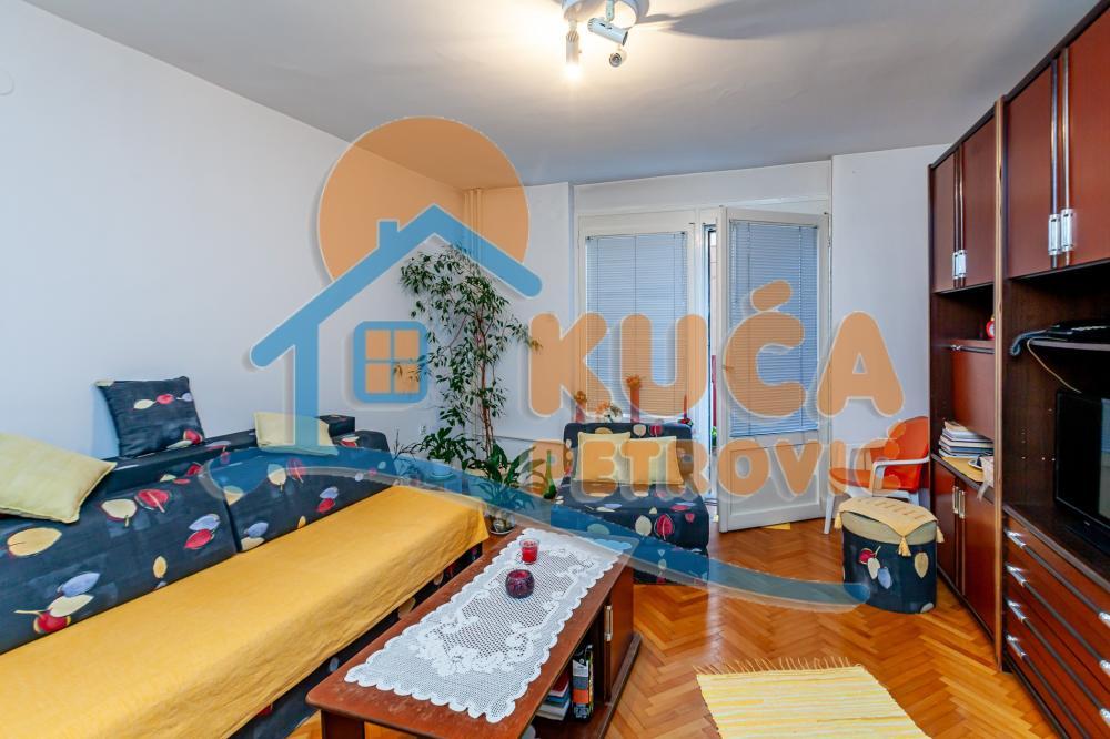 Glavna slika -Stan u zgradi, uknjižen, centralno grejanje, oglas ID p-016130