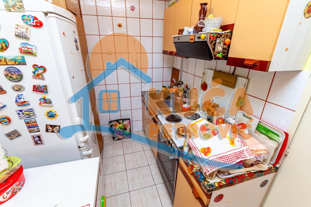 Slika 9 - Stan u zgradi, uknjižen, centralno grejanje, oglas ID p-016130