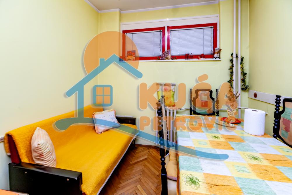 Slika 7 - Stan u zgradi, uknjižen, centralno grejanje, oglas ID p-016130