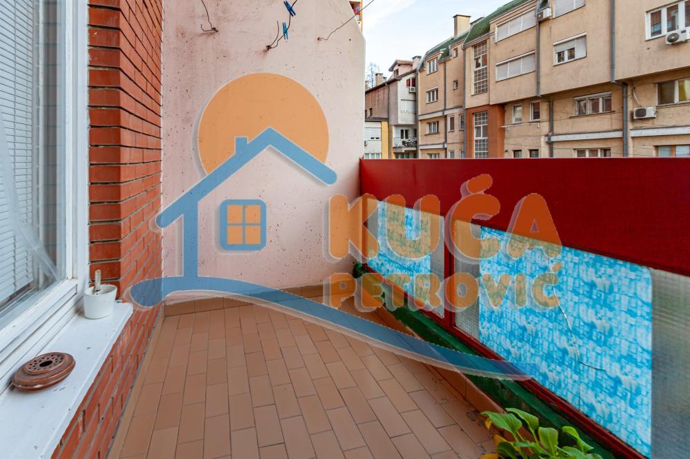 Slika 3 - Stan u zgradi, uknjižen, centralno grejanje, oglas ID p-016130