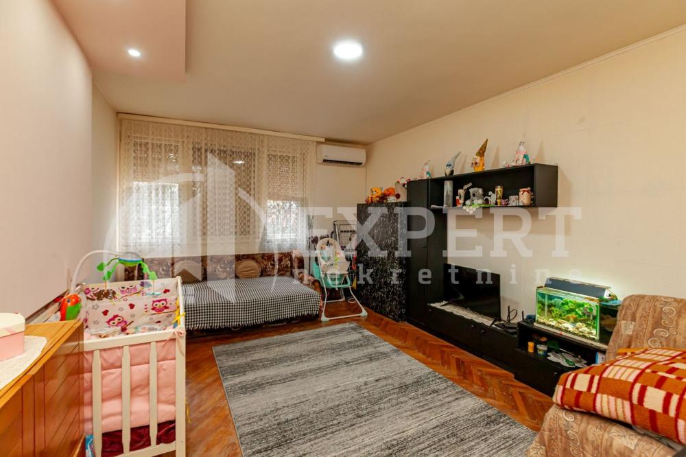 Slika 2 - Stan u zgradi, grejanje na struju, oglas ID p-016054