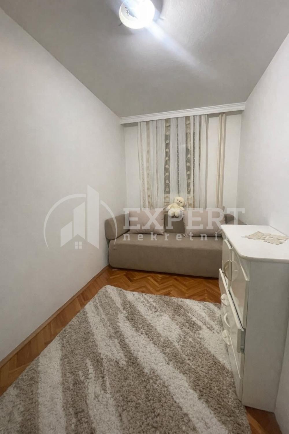 Slika 5 - Stan u zgradi, uknjižen, centralno grejanje, oglas ID p-016056