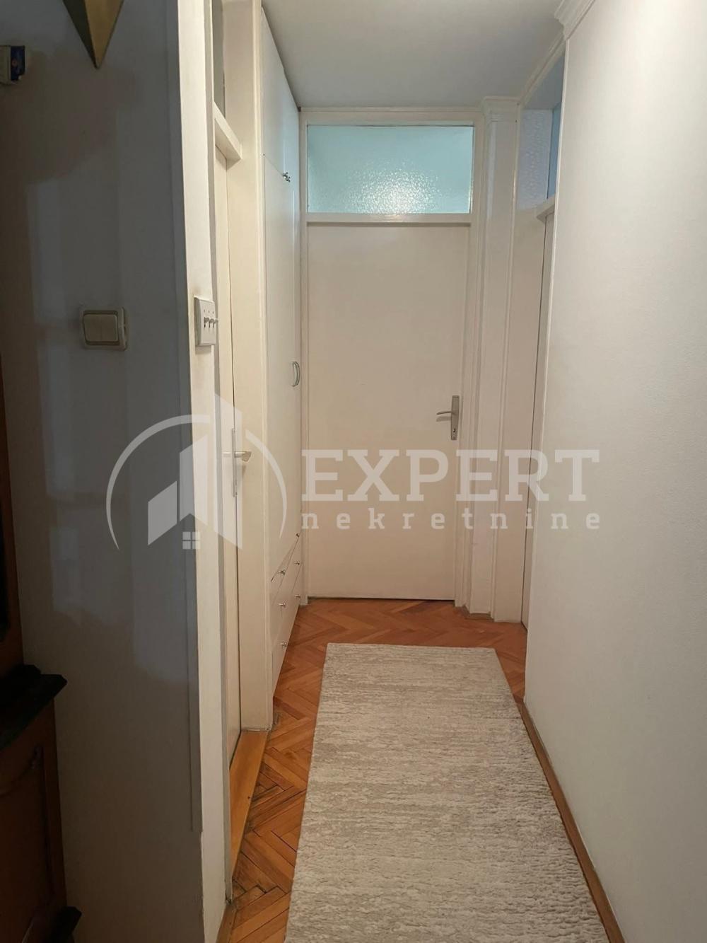 Slika 3 - Stan u zgradi, uknjižen, centralno grejanje, oglas ID p-016056