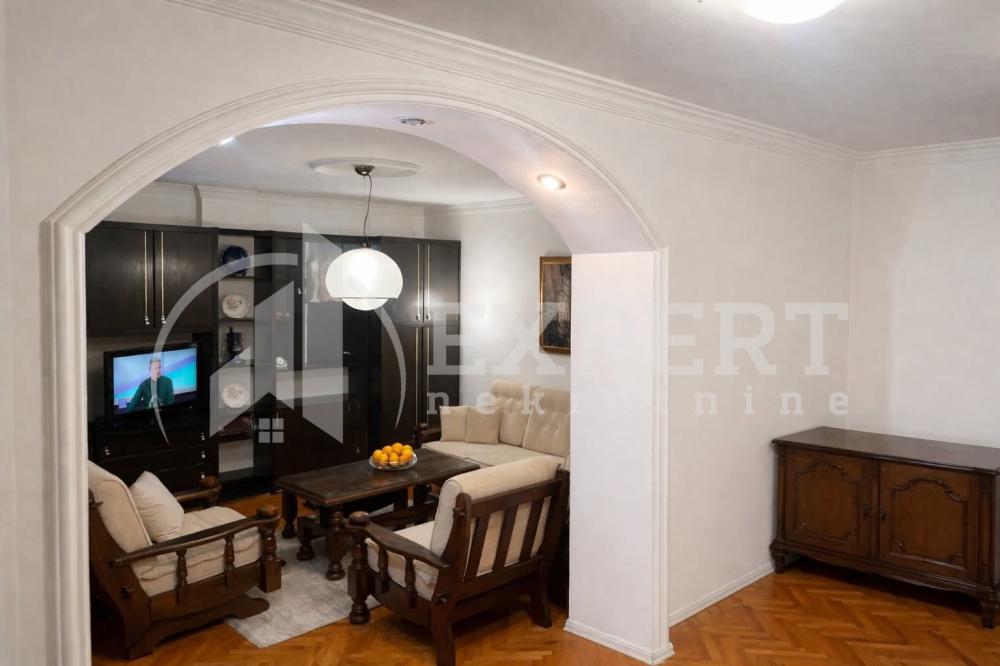 Slika 8 - Stan u zgradi, uknjižen, centralno grejanje, oglas ID p-016056