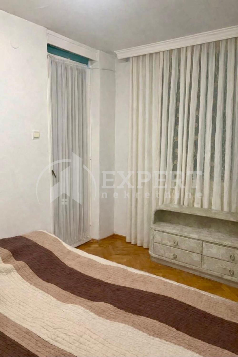 Slika 1 - Stan u zgradi, uknjižen, centralno grejanje, oglas ID p-016056