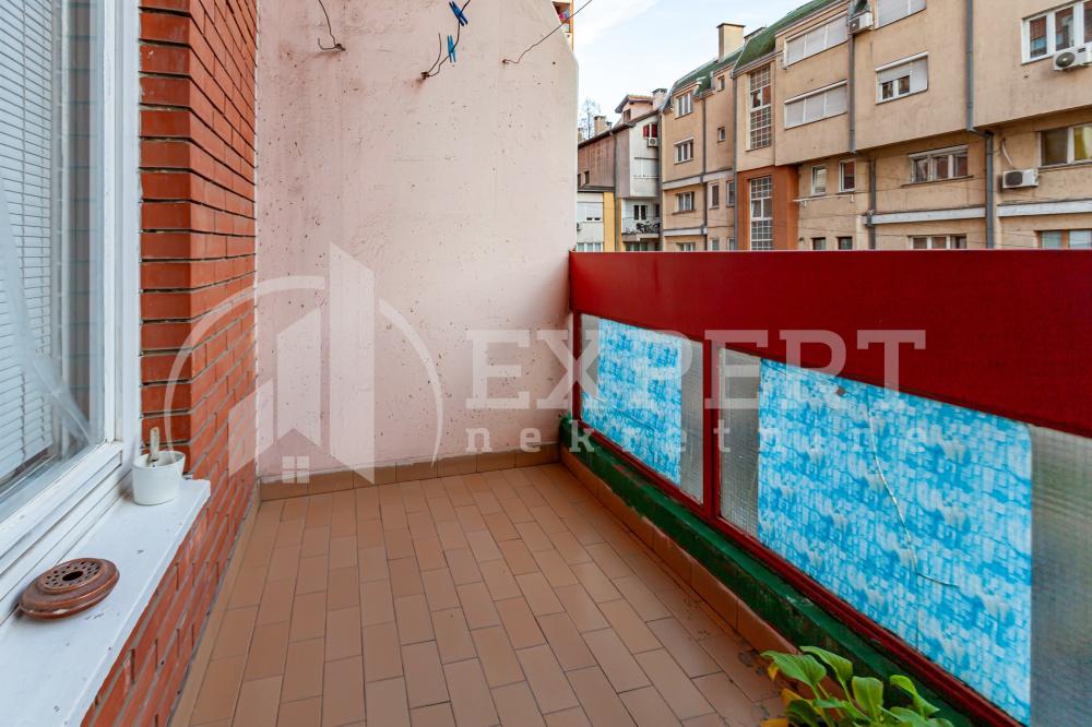 Slika 3 - Stan u zgradi, uknjižen, centralno grejanje, oglas ID p-016130