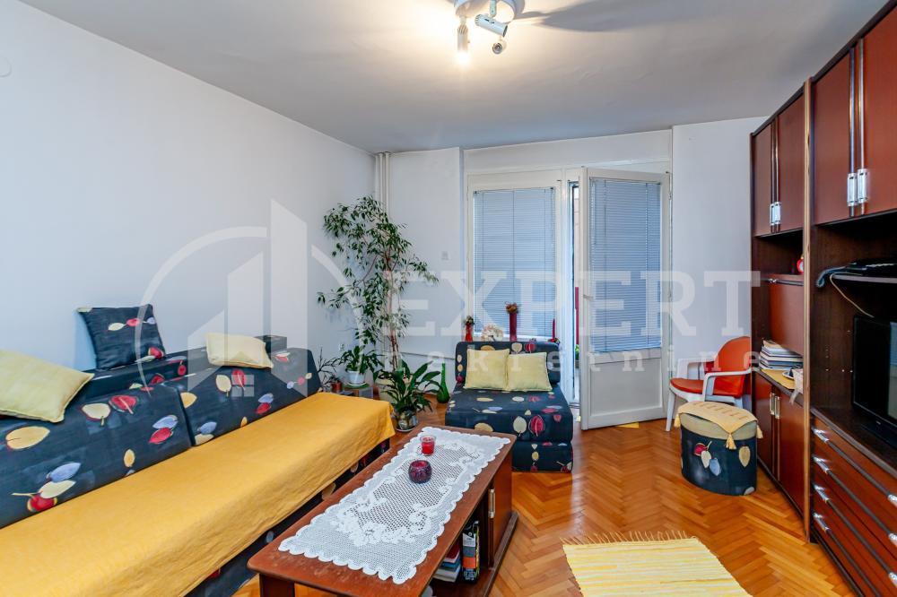 Glavna slika -Stan u zgradi, uknjižen, centralno grejanje, oglas ID p-016130