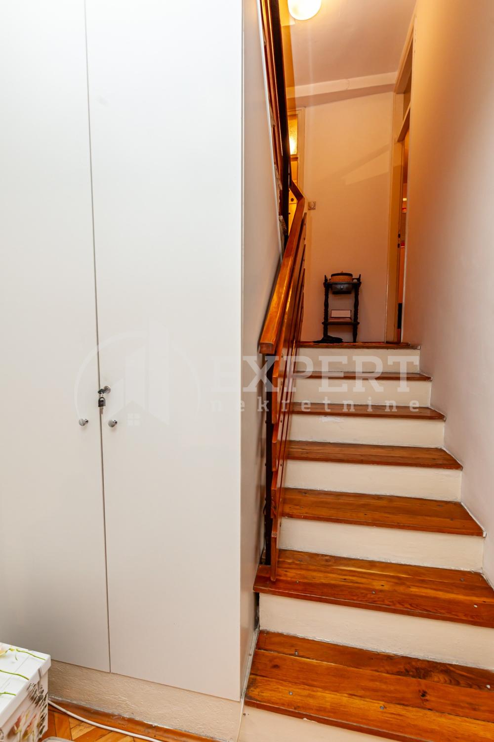 Slika 10 - Stan u zgradi, uknjižen, centralno grejanje, oglas ID p-016130