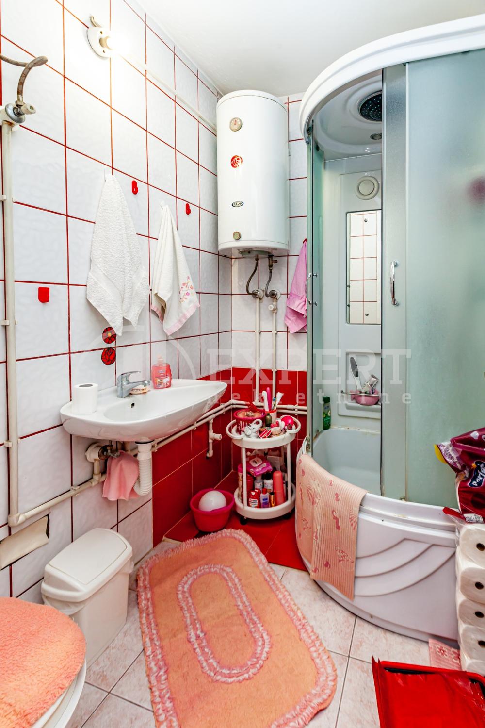 Slika 11 - Stan u zgradi, uknjižen, centralno grejanje, oglas ID p-016130