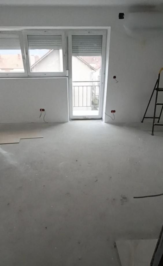 Glavna slika -Garsonjera Durlan sa terasom celom dužinom + besplatan parking