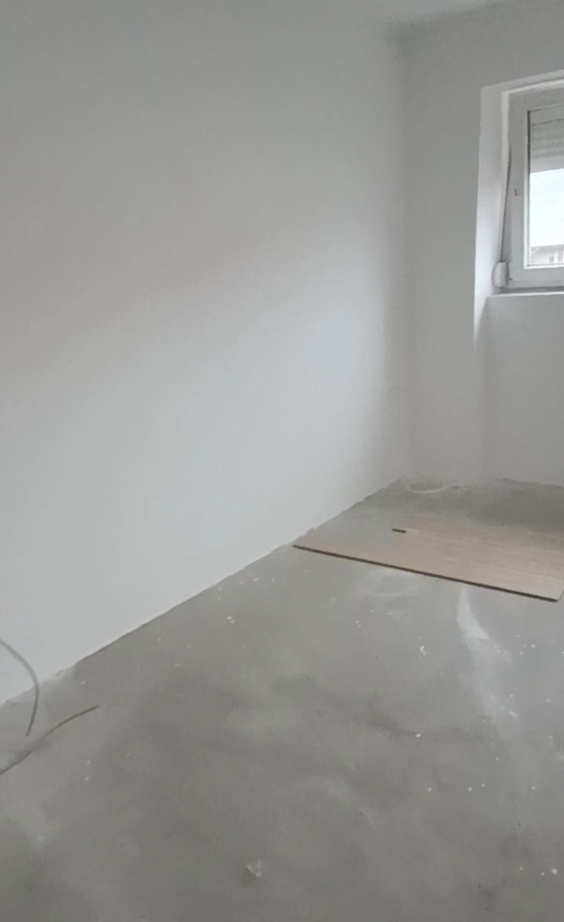 Slika 1 - Garsonjera Durlan sa terasom celom dužinom + besplatan parking