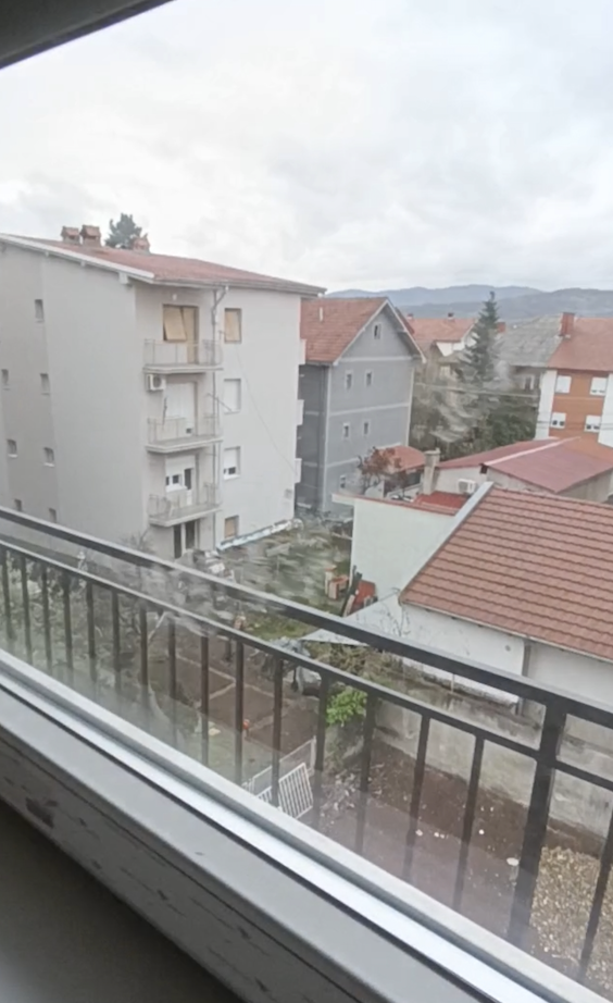 Slika 4 - Garsonjera Durlan sa terasom celom dužinom + besplatan parking