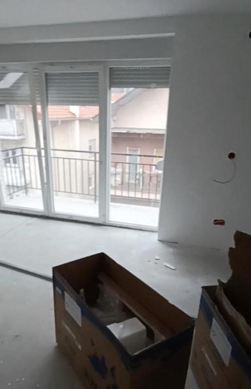 Glavna slika -Sredjena garsonjera + besplatan parking u Durlanu