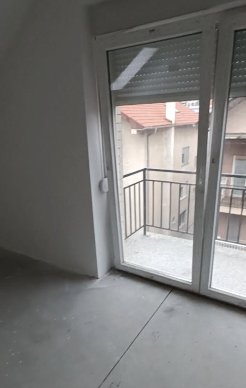 Slika 1 - Sredjena garsonjera + besplatan parking u Durlanu