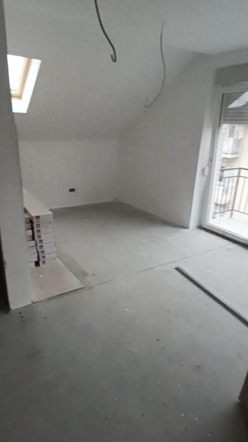 Slika 2 - Sredjena garsonjera + besplatan parking u Durlanu