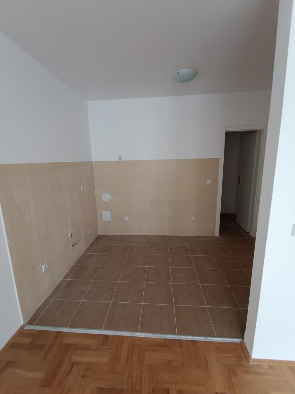 Slika 2 - Dvoiposoban stan na Bulevaru Nemanjića