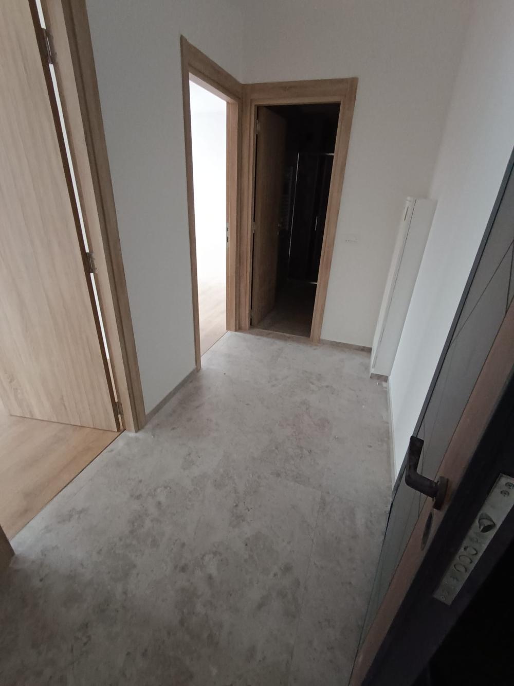 Slika 2 - 2.5 stan sa 2 prelepe terase, uskoro useljiv, centar
