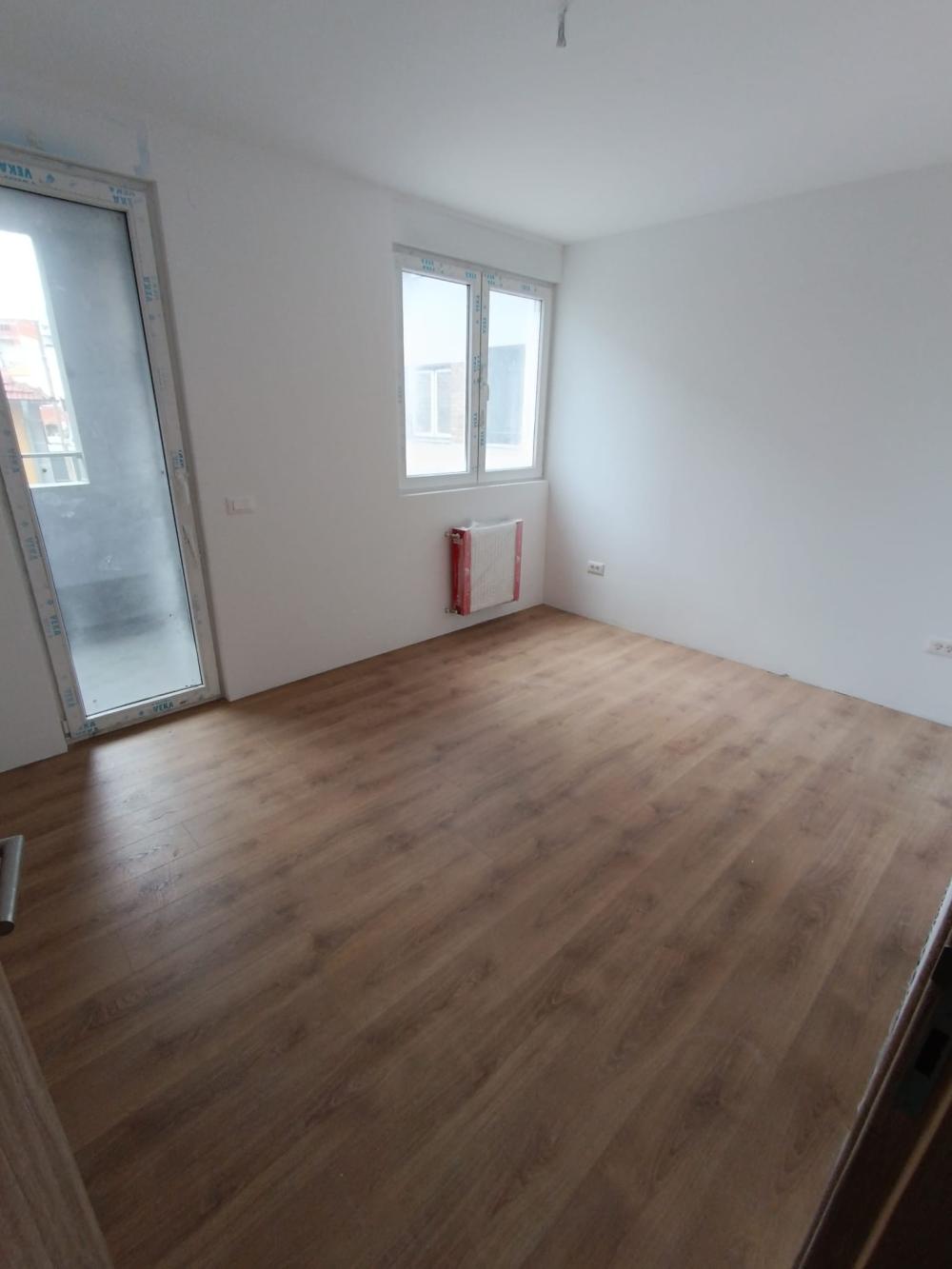 Slika 1 - 2.5 stan sa 2 prelepe terase, uskoro useljiv, centar