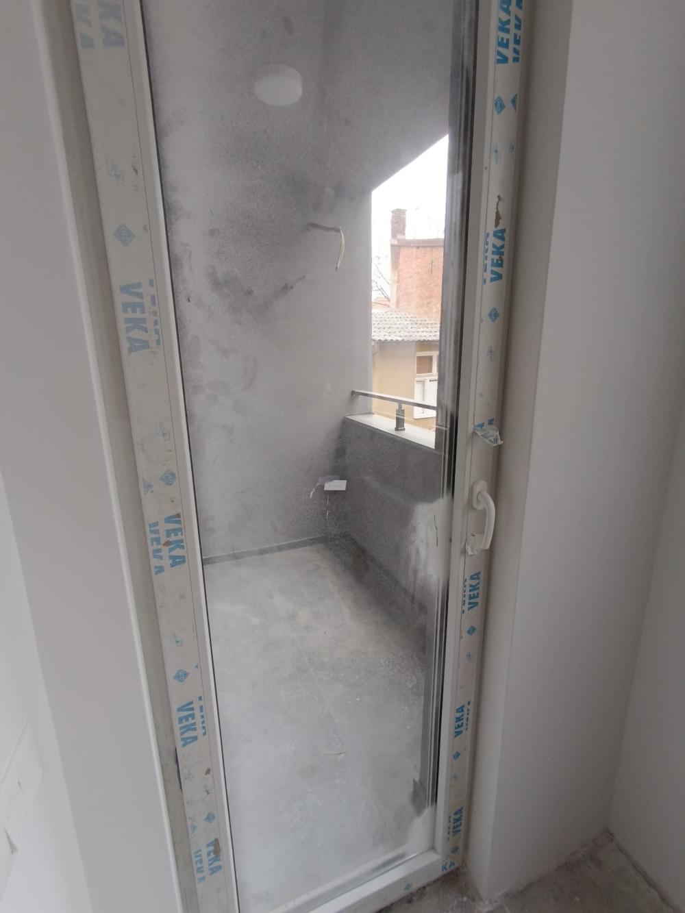 Slika 5 - 2.5 stan sa 2 prelepe terase, uskoro useljiv, centar