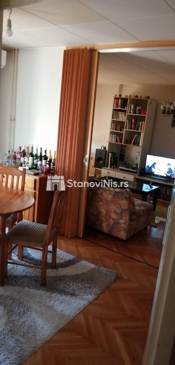 Slika 4 - Prodaja trosobnog stana, Bulevar  Nemanjića 42 Niš, terasa, lift