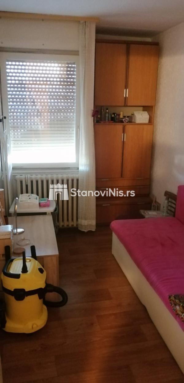 Slika 7 - Prodaja trosobnog stana, Bulevar  Nemanjića 42 Niš, terasa, lift