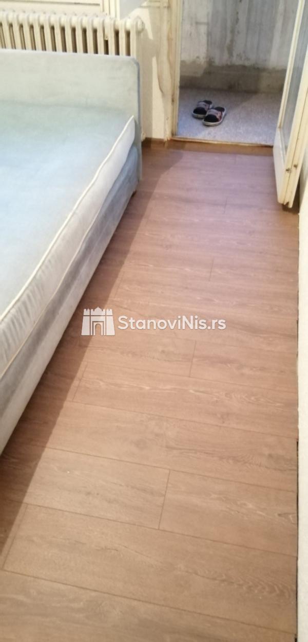 Slika 9 - Prodaja trosobnog stana, Bulevar  Nemanjića 42 Niš, terasa, lift