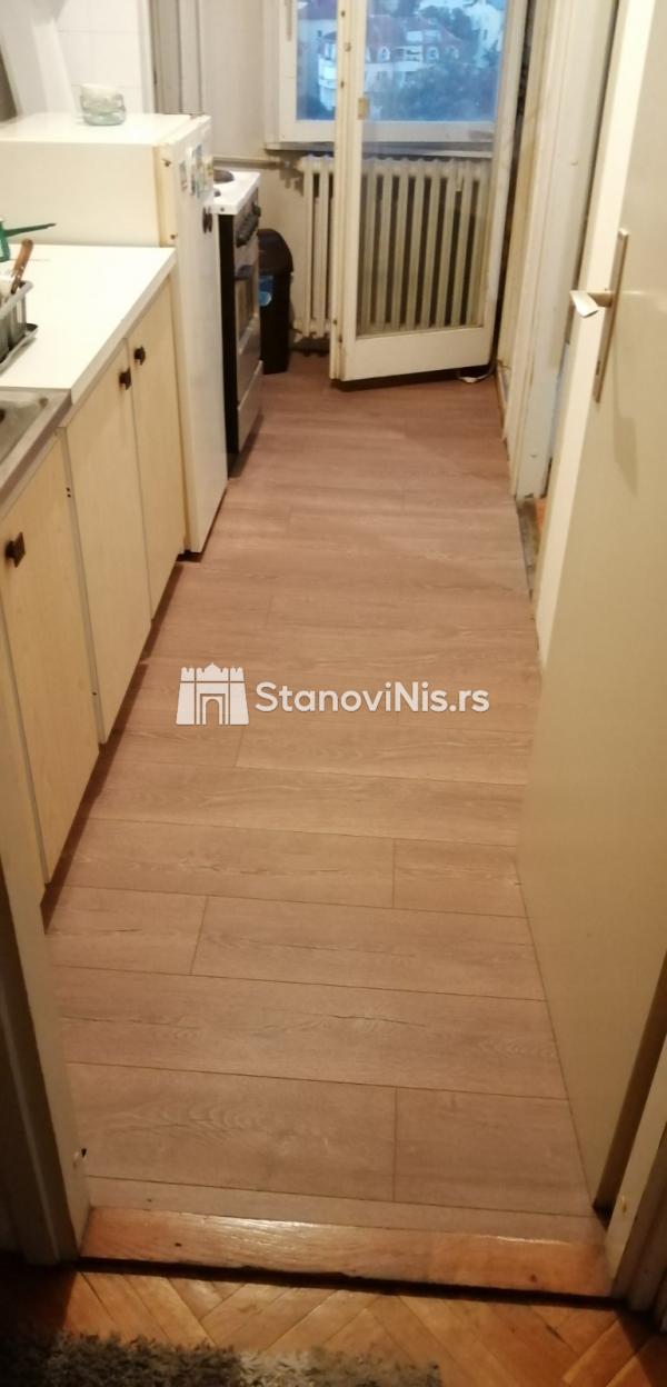 Slika 8 - Prodaja trosobnog stana, Bulevar  Nemanjića 42 Niš, terasa, lift