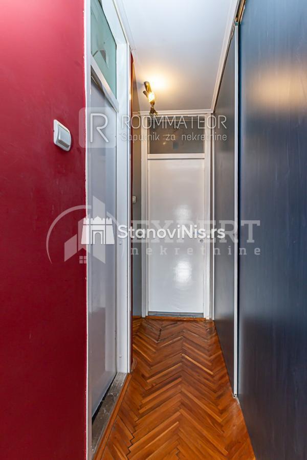 Glavna slika -Stan u zgradi, uknjižen, centralno grejanje, oglas ID p-09992