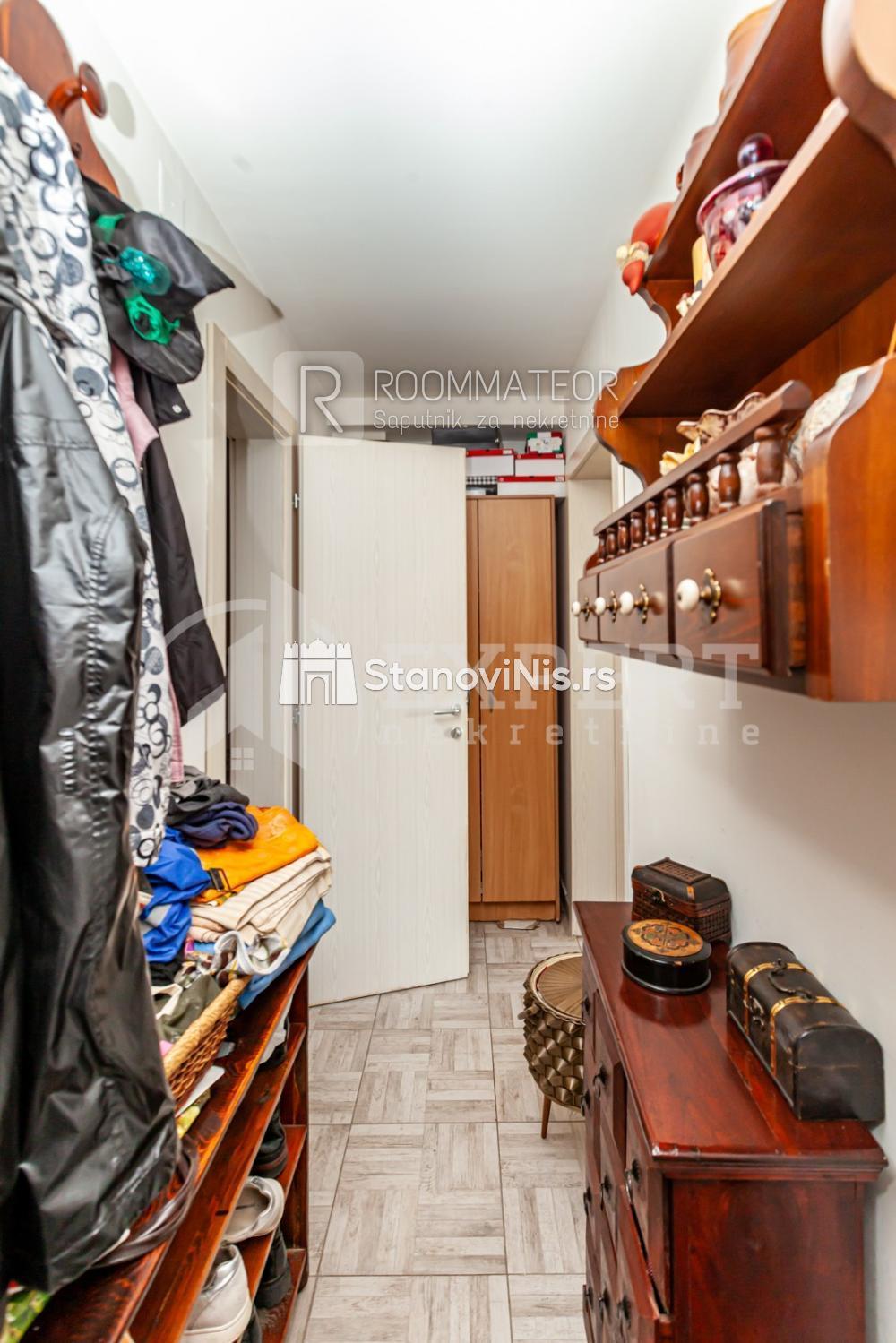 Slika 9 - Stan u zgradi, novogradnja, uknjižen, grejanje na struju, oglas ID p-08834