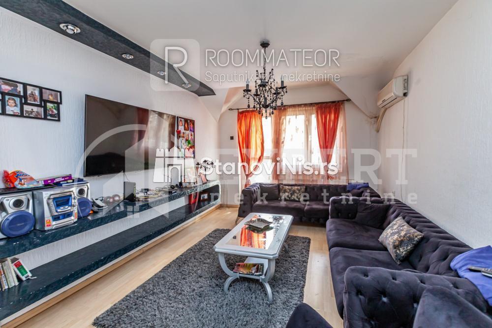 Glavna slika -Stan u zgradi, uknjižen, etažno grejanje, oglas ID p-08729