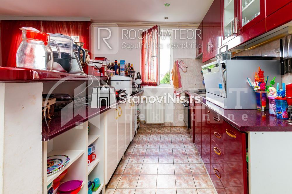 Slika 9 - Stan u zgradi, uknjižen, etažno grejanje, oglas ID p-08729