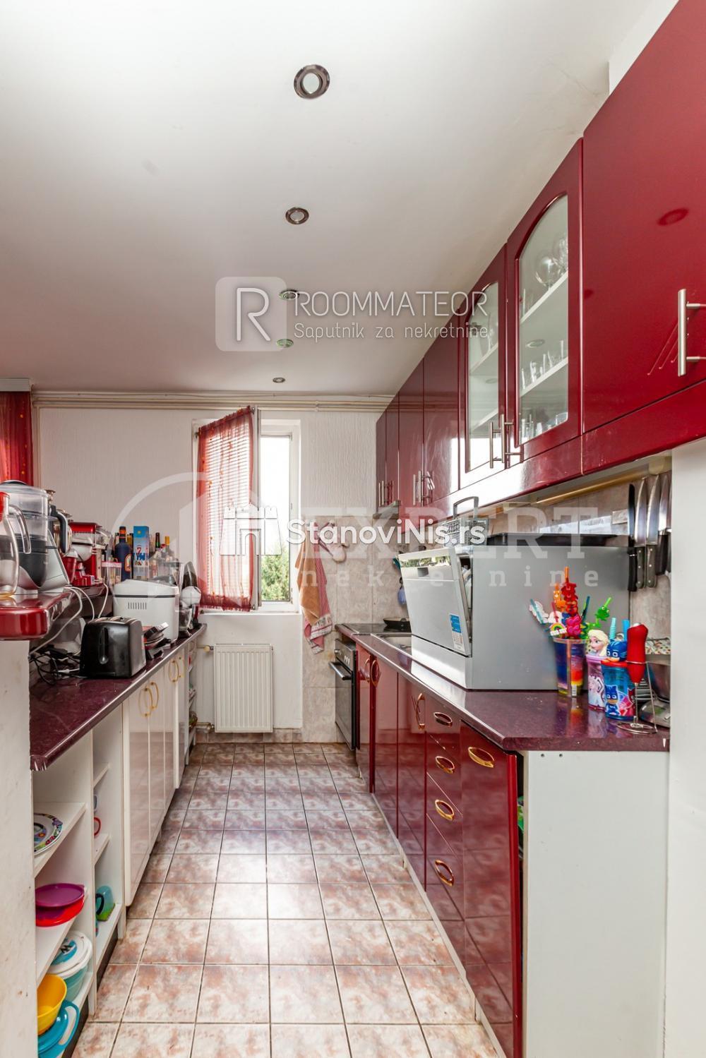 Slika 8 - Stan u zgradi, uknjižen, etažno grejanje, oglas ID p-08729