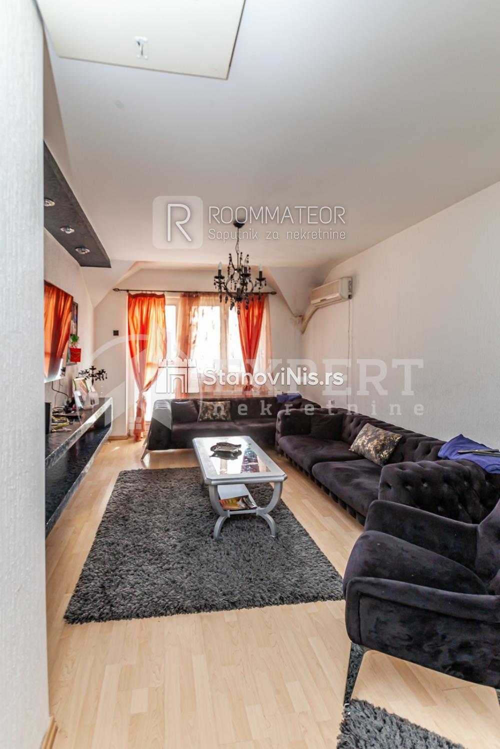 Slika 2 - Stan u zgradi, uknjižen, etažno grejanje, oglas ID p-08729