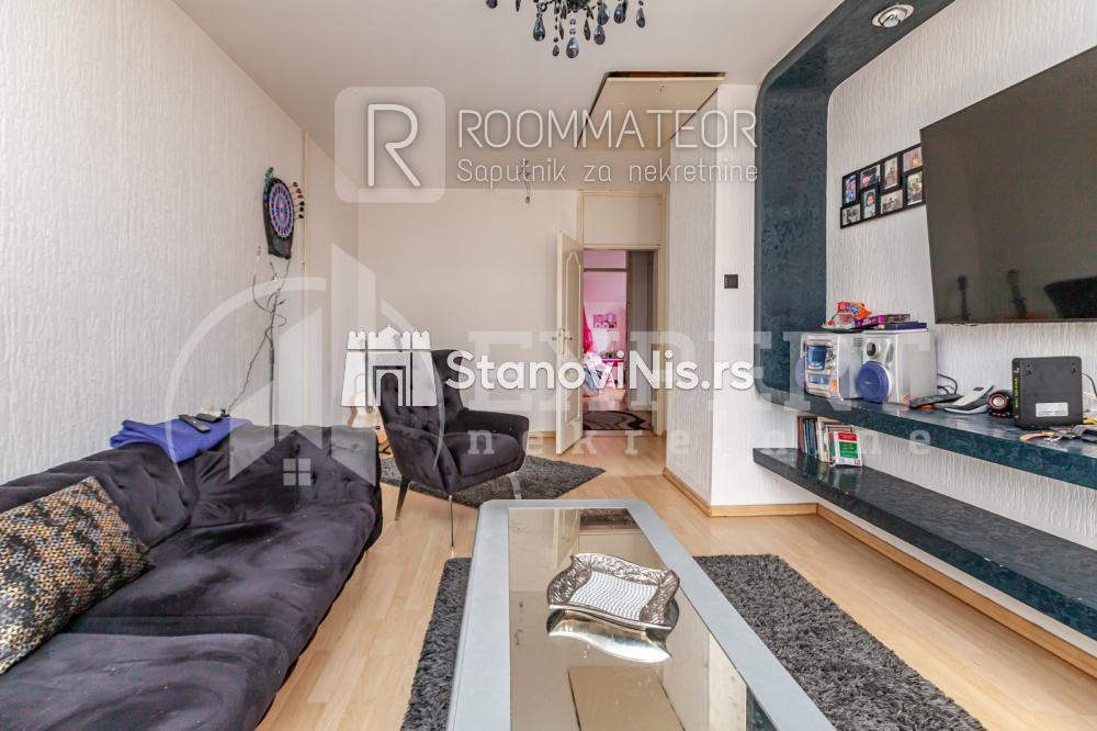 Slika 1 - Stan u zgradi, uknjižen, etažno grejanje, oglas ID p-08729