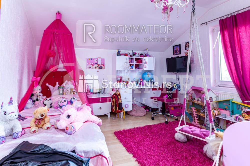 Slika 4 - Stan u zgradi, uknjižen, etažno grejanje, oglas ID p-08729