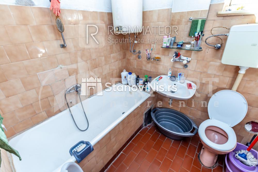 Slika 11 - Stan u zgradi, uknjižen, centralno grejanje, oglas ID p-08253