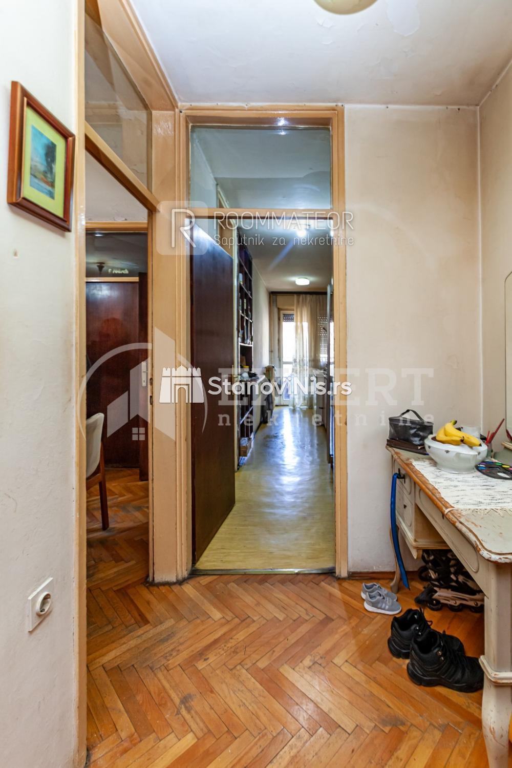 Slika 5 - Stan u zgradi, uknjižen, centralno grejanje, oglas ID p-08253