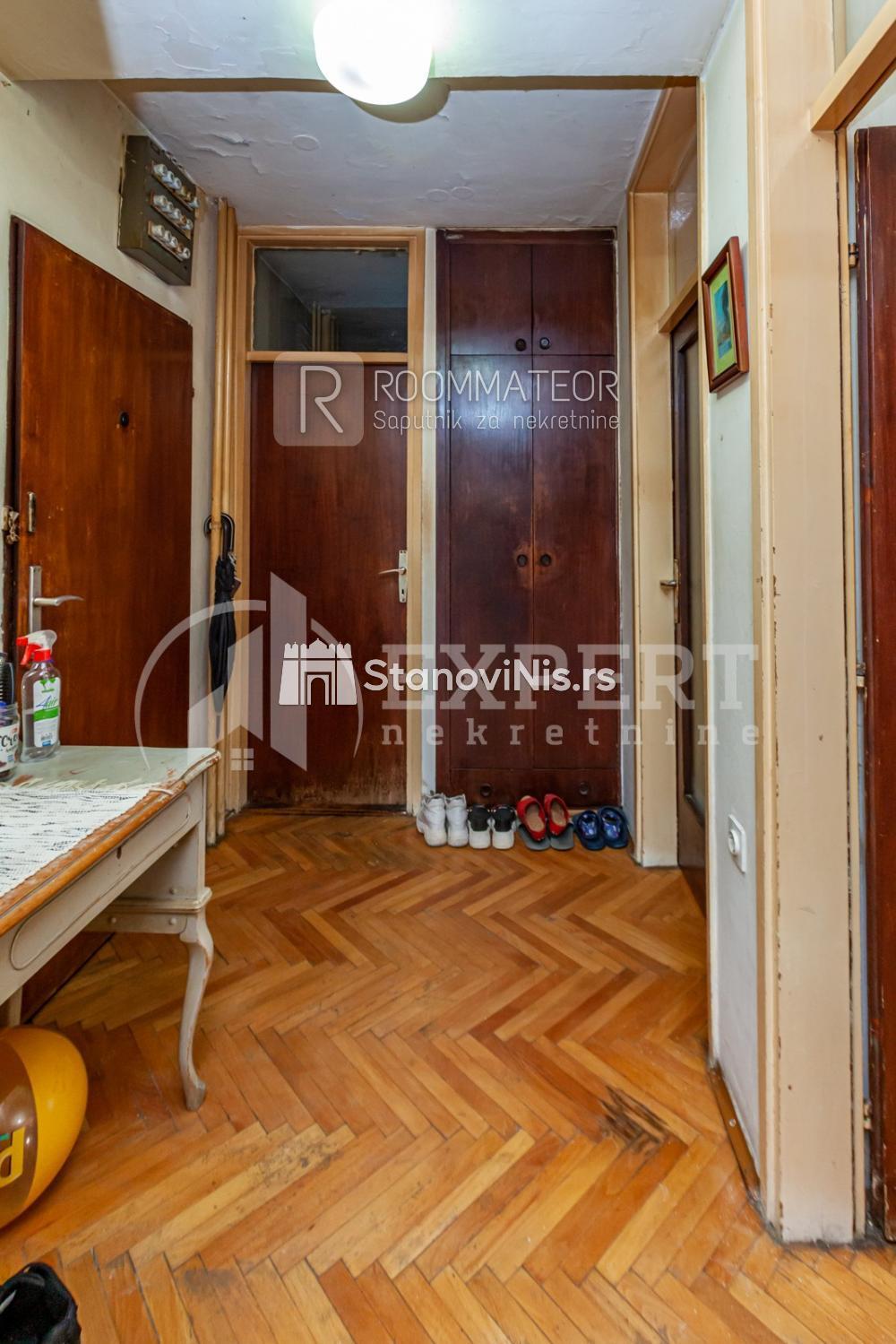 Slika 4 - Stan u zgradi, uknjižen, centralno grejanje, oglas ID p-08253