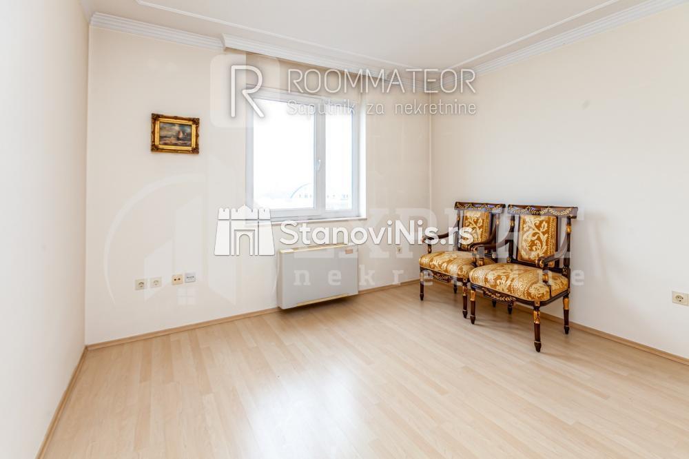 Slika 5 - Stan u zgradi, uknjižen, centralno grejanje, oglas ID p-08266
