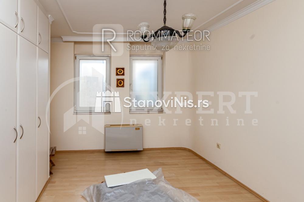 Slika 8 - Stan u zgradi, uknjižen, centralno grejanje, oglas ID p-08266