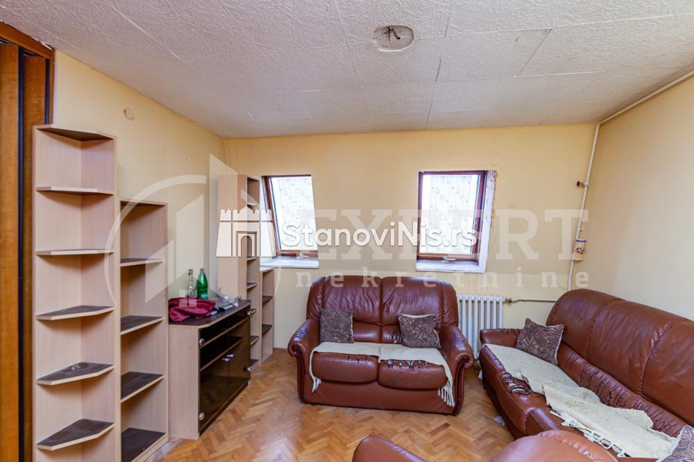 Glavna slika -Stan u zgradi, uknjižen, centralno grejanje, oglas ID p-08006