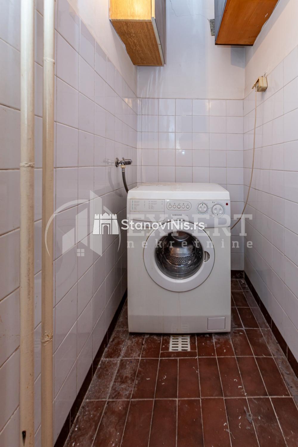 Slika 2 - Stan u zgradi, uknjižen, centralno grejanje, oglas ID p-08006